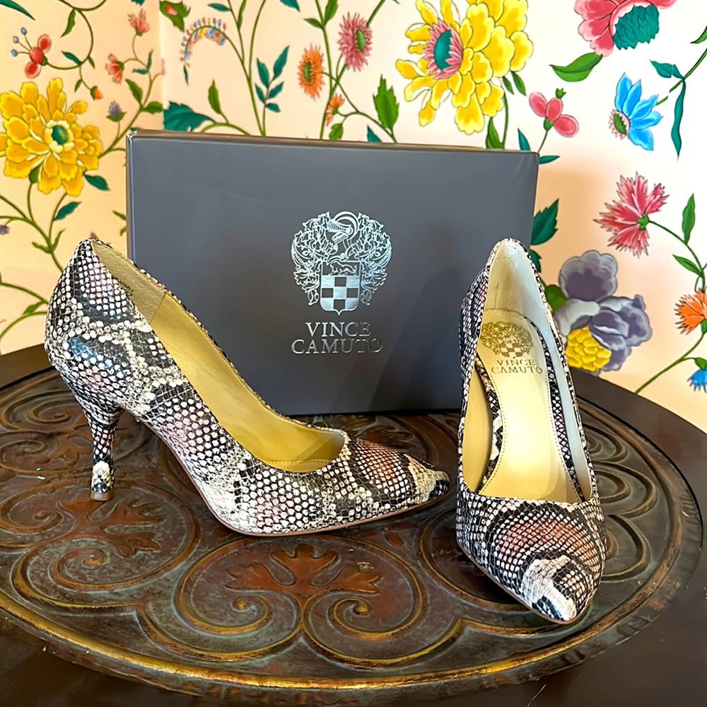 “NEW” VINCE CAMUTO Snake-Like Heels